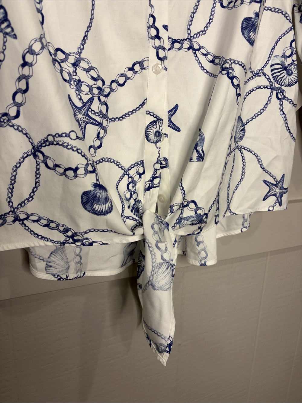 Chico's No Iron Seashell Tie-Front Top Nautical Blue White Blouse Size 2 Large - Picture 5 of 12